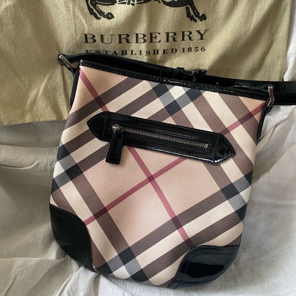 Burberry crossbody purse in Nova Check - EUC